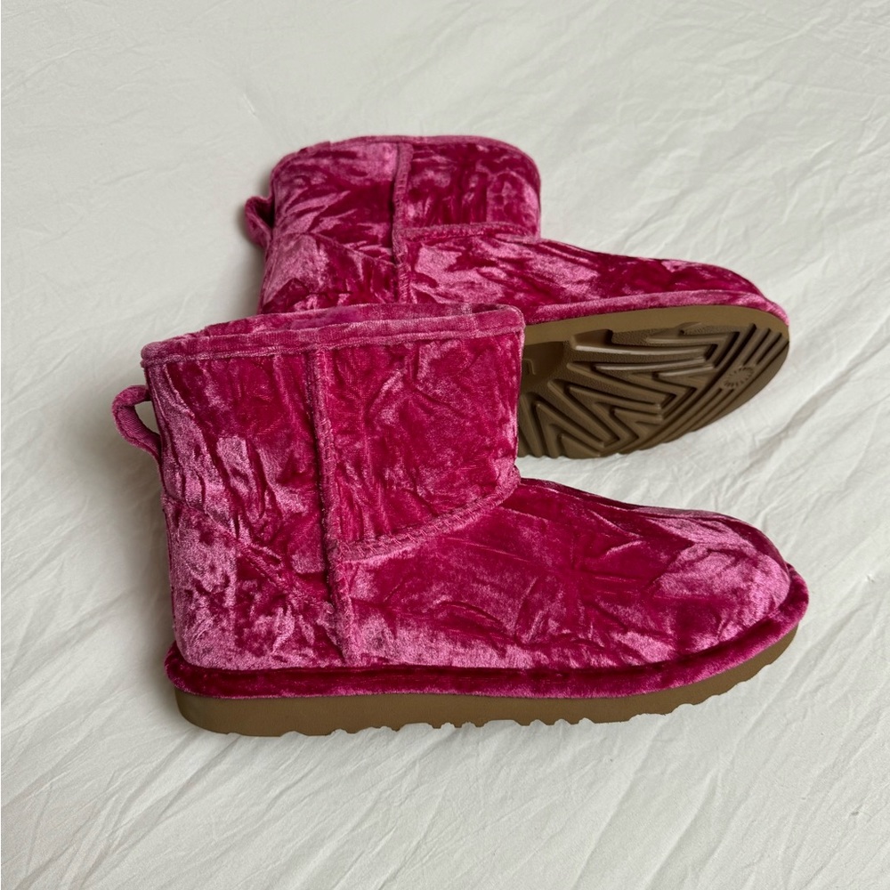 UGG Classic Mini II Velvet Boot Raspberry Sorbet Wool Lining Size 6 Classic